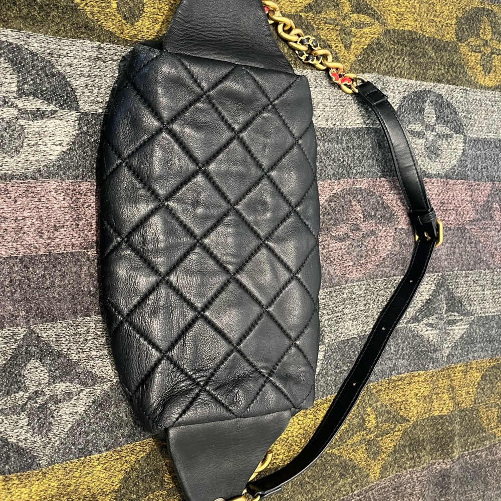CC Black Quilted Leather Waist Bag - Picture 6 of 11